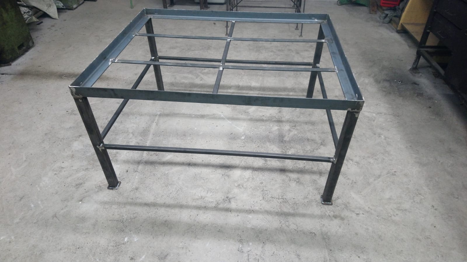 Stojan na nádrž na vodu na 1000l