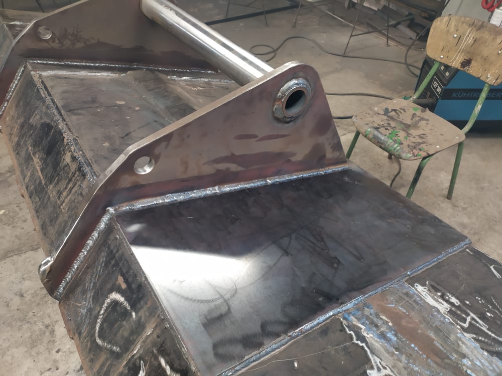 Předělávání úchytu žlíce na držák