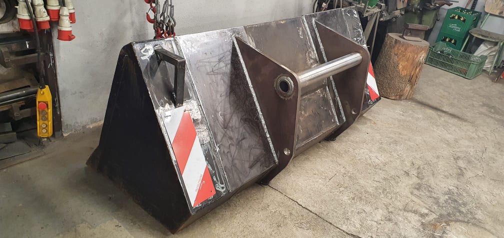 Předělávání úchytu žlíce na držák