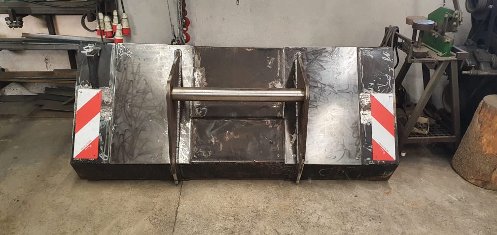 Předělávání úchytu žlíce na držák